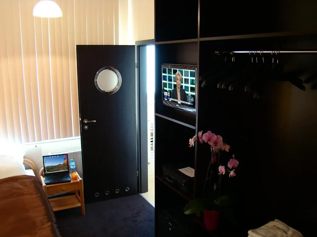 Pentagos Apartment Poznan Homestay