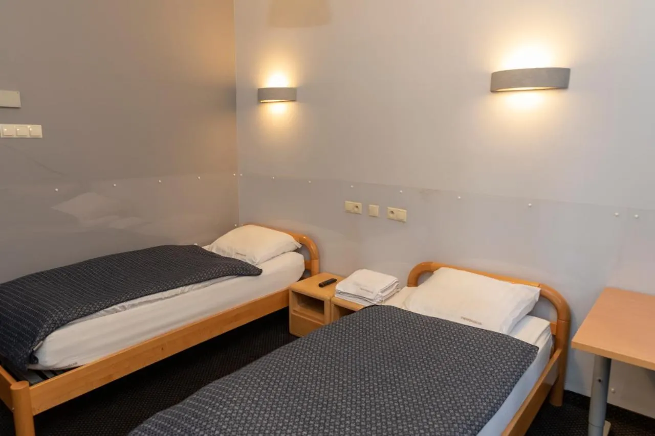 Pentagos Apartment Poznan Homestay